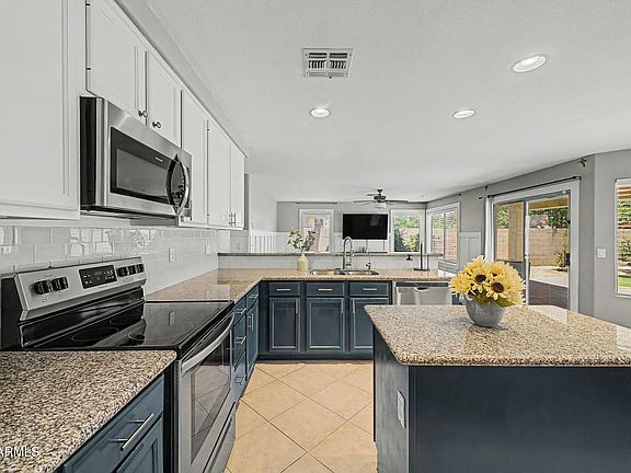 4th image of 2223 E Torrey Pines Place