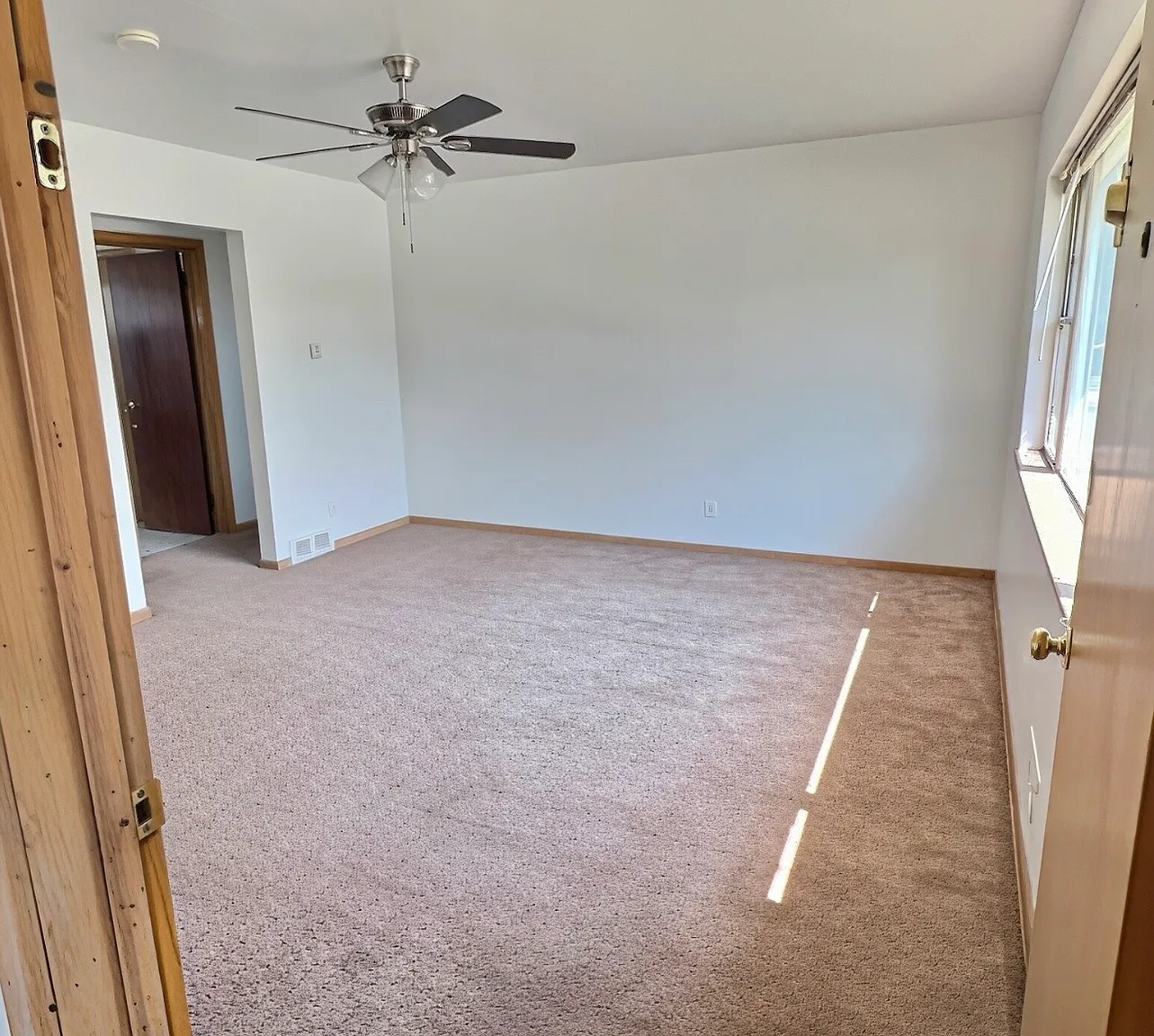 2424 W Howard Ave — Photo 1