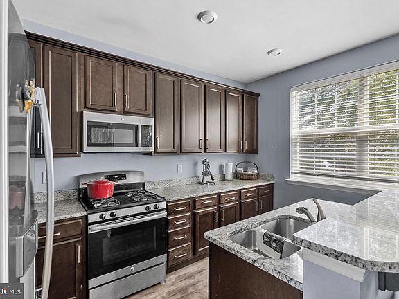 5th image of 35 Creekside Way