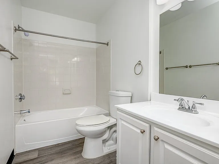Boulder Pointe Apartments — Photo 8