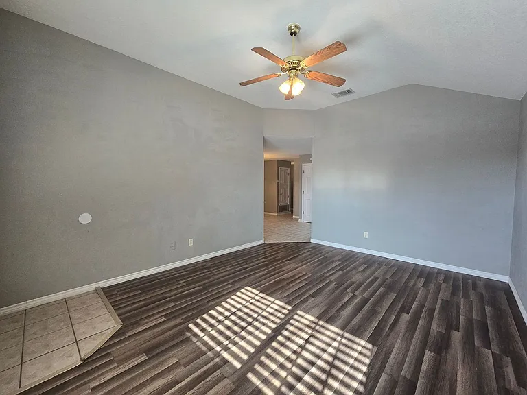 4207 Thunder Creek Dr — Photo 5