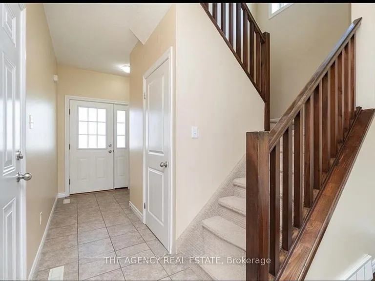 960 Bitterbush Cres #30 — Photo 3