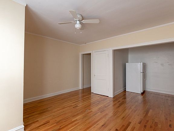5th image of 540 W Wellington Ave #302