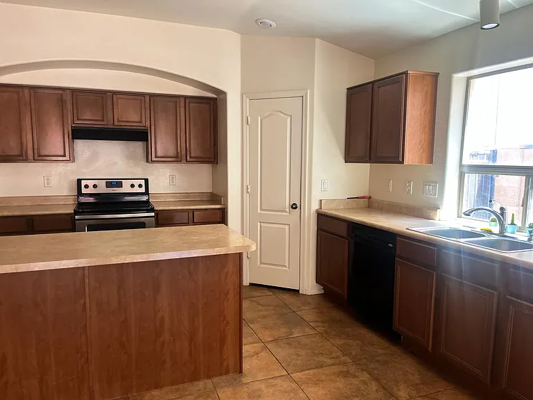 16117 W Winslow Dr — Photo 16
