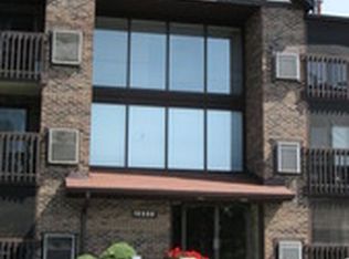 10355 Menard Ave APT 201, Oak Lawn, IL 60453