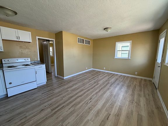 2nd image of 1015 N Santa Fe Ave