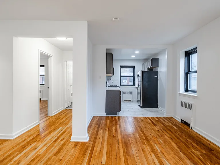255 S Harrison St — Photo 4