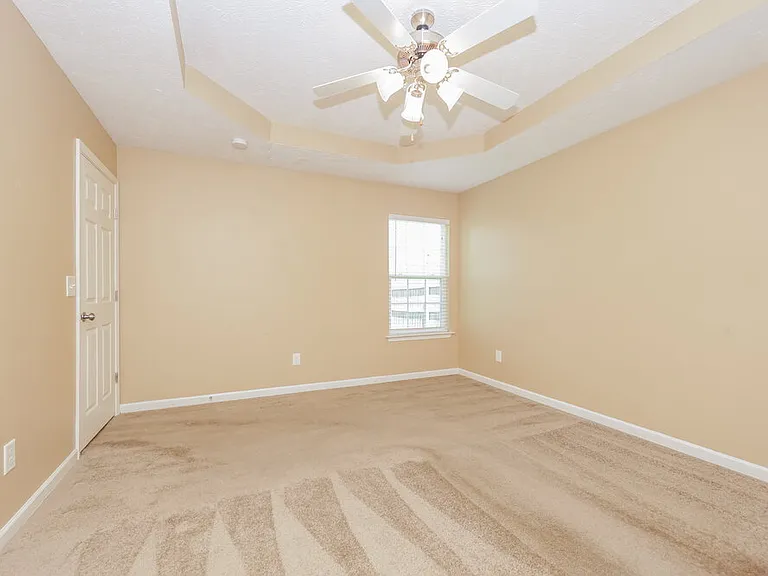 305 Sarna Dr — Photo 8