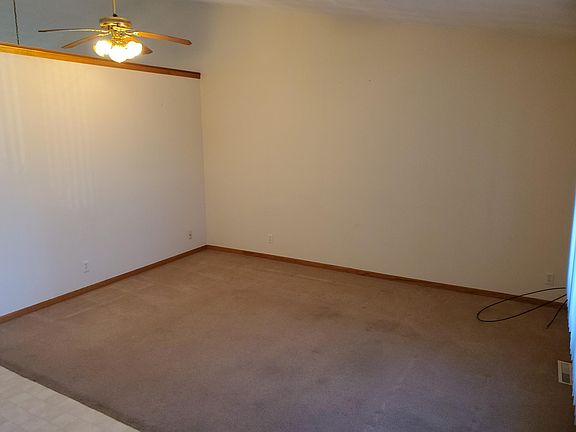 3rd image of 3331 Bond Pl