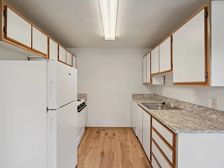 Valley Crest Apartments — Photo 11