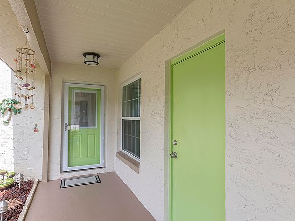 3rd image of 820 Brimfield Ct