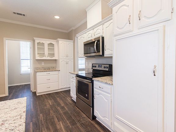 3rd image of 2022 Robin Hill Ln