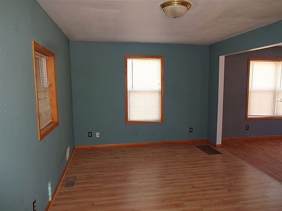 4th image of 216 Lexington Ave