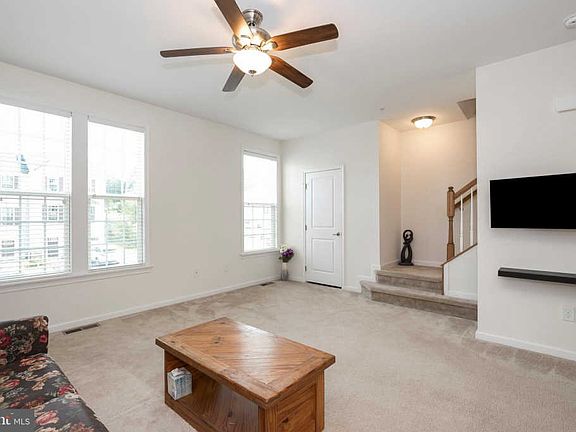 3rd image of 1803 Honeysuckle Ct