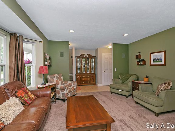 5th image of 10934 Skylane Ct