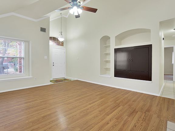 4th image of 1695 Cresthill Dr