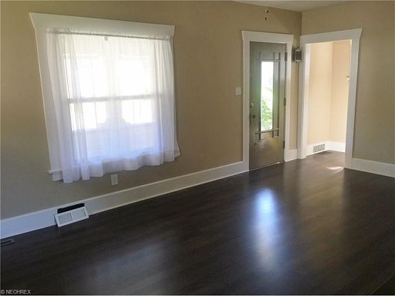 3rd image of 144 Erskine Ave