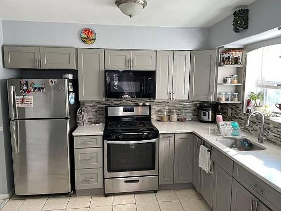 2nd image of 180 Vernon Ave