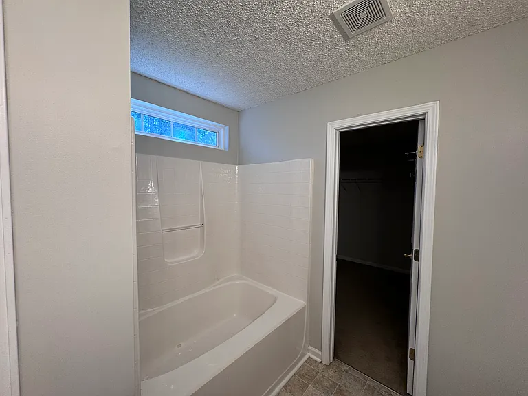 6528 Forest Cross Dr — Photo 16