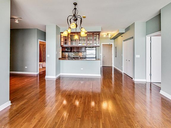 4th image of 1841 S Calumet Ave APT 1405