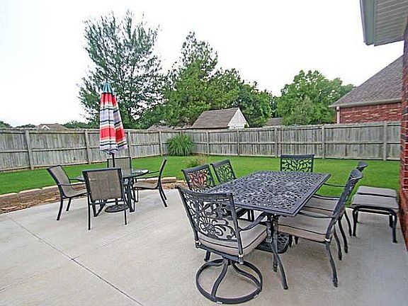 5th image of 2303 SW Penny Ln