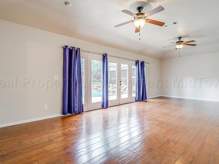 1813 Thomas Pl — Photo 29