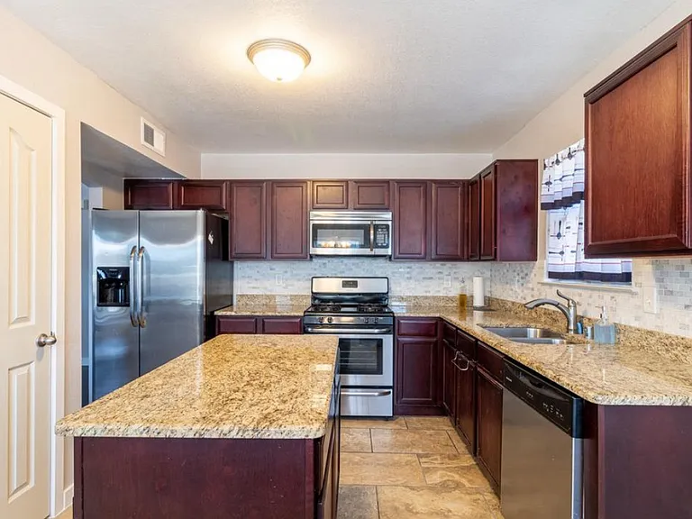 424 Sonaran Ct — Photo 5