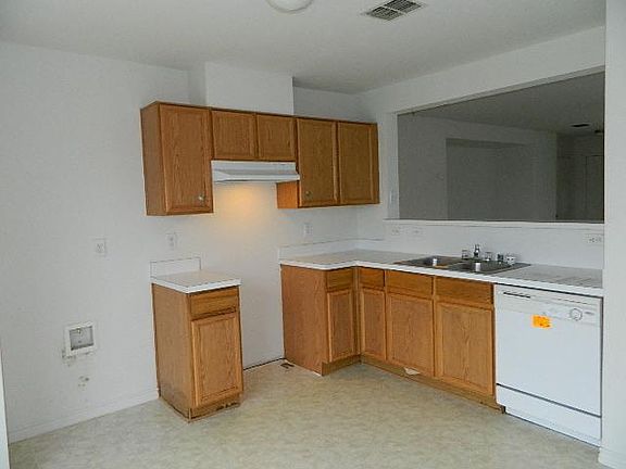 3rd image of 800 Margaret Dr