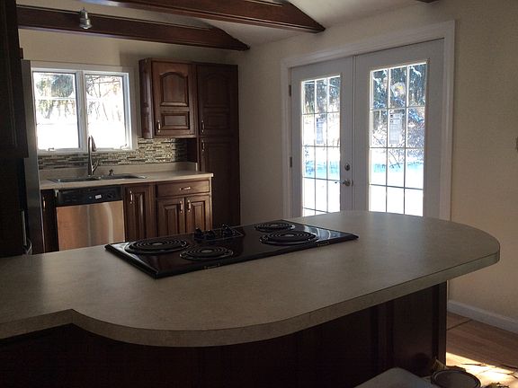 5th image of 257 Rosemont St