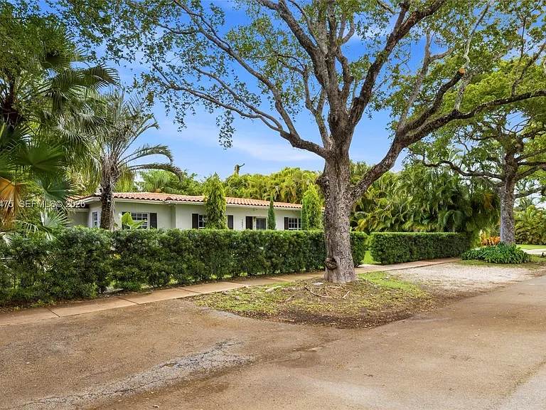 1551 Delgado Ave — Photo 13