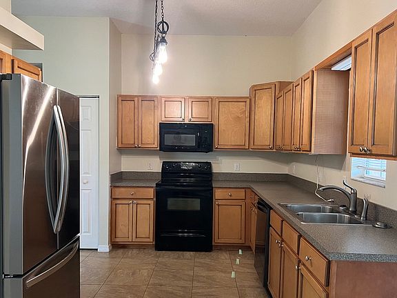 3rd image of 956 SW Jaguar Dr