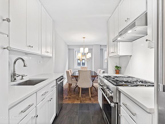 4th image of 1056 Lexington Ave #8E