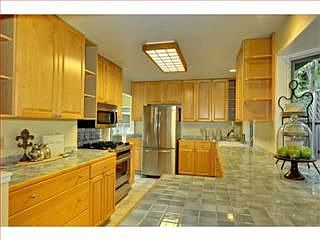 2nd image of 233 San Mateo Ave