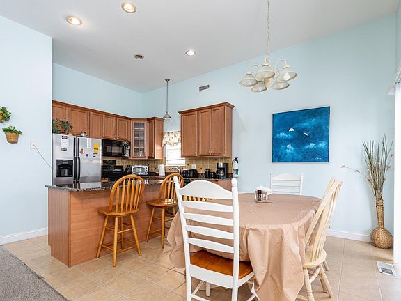 5th image of 834 6th St #A