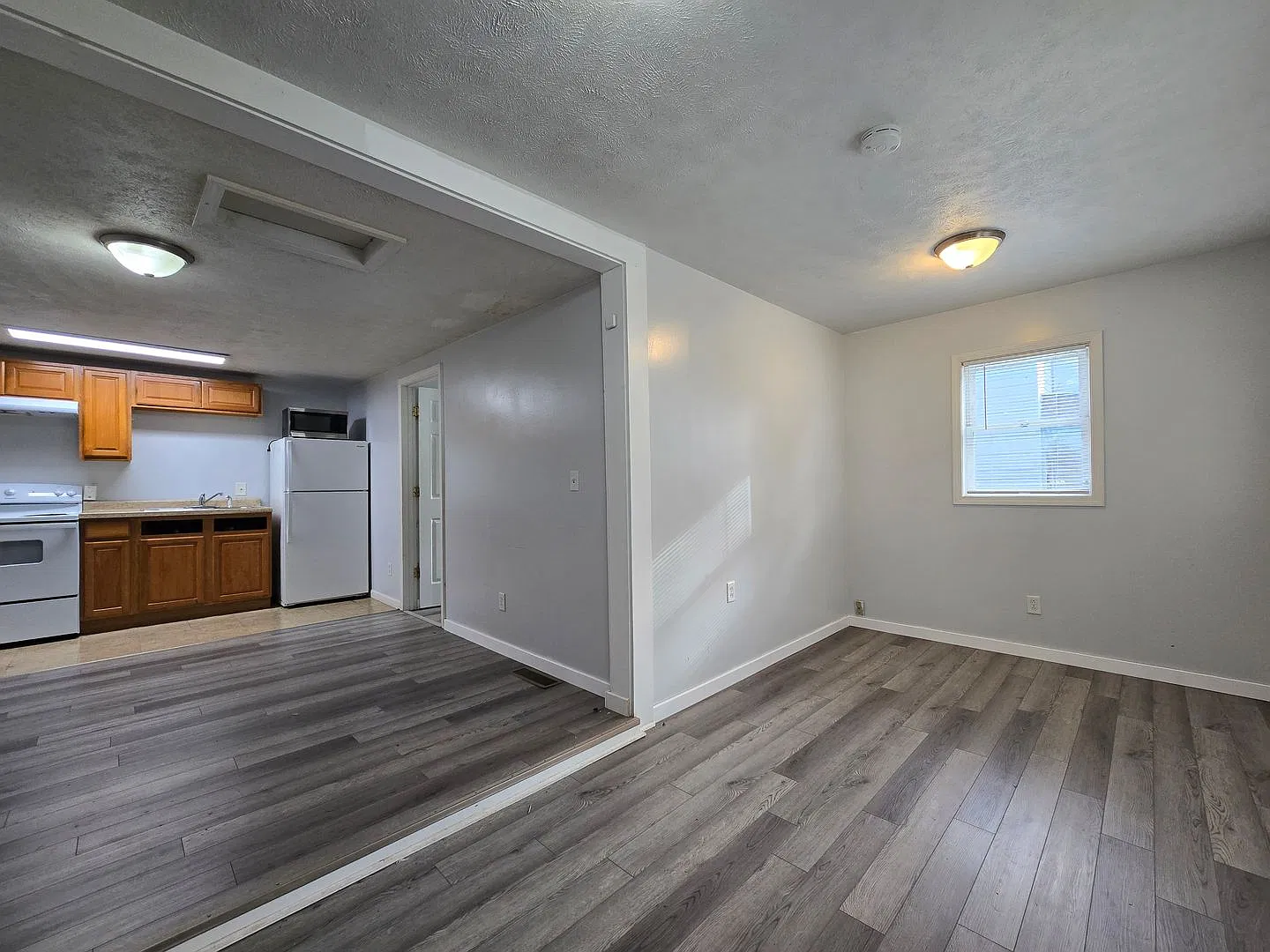 812 E Market — Photo 3