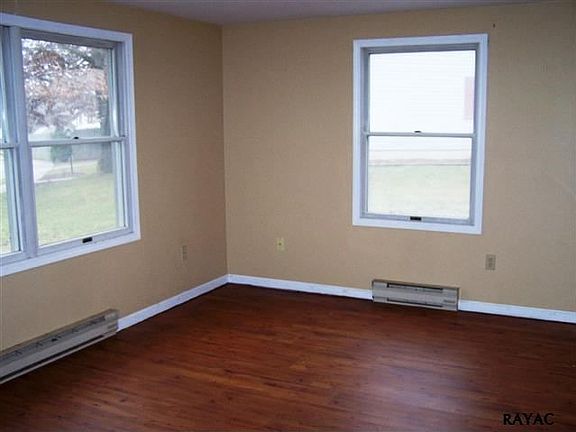 3rd image of 14 Carly Dr