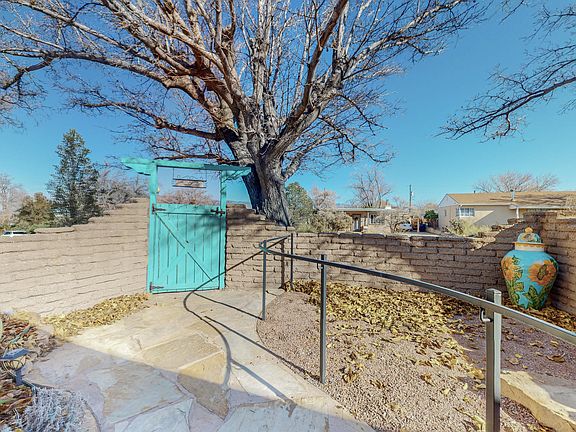 4th image of 429 Montclaire Dr SE