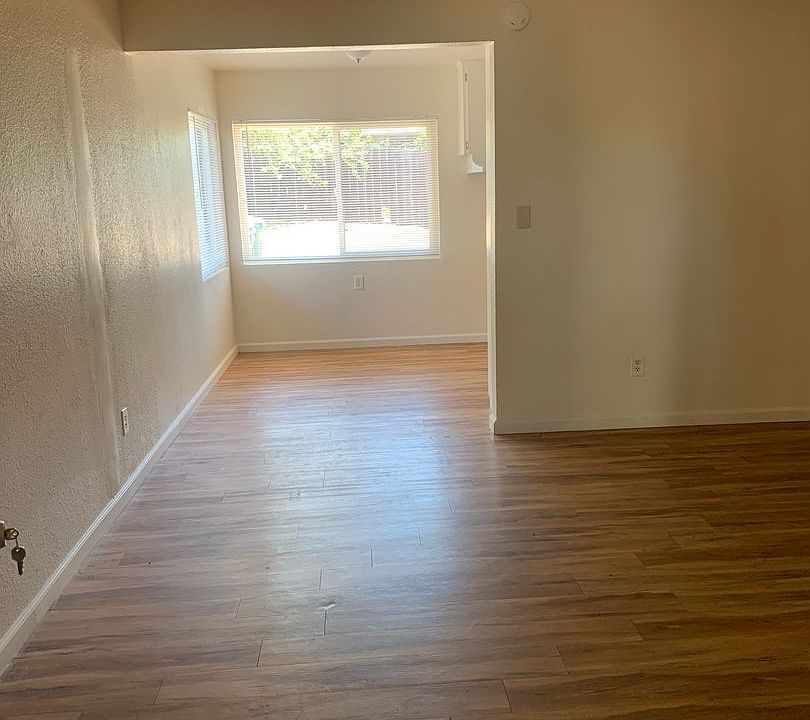 1st image of 617-621 N 61st St