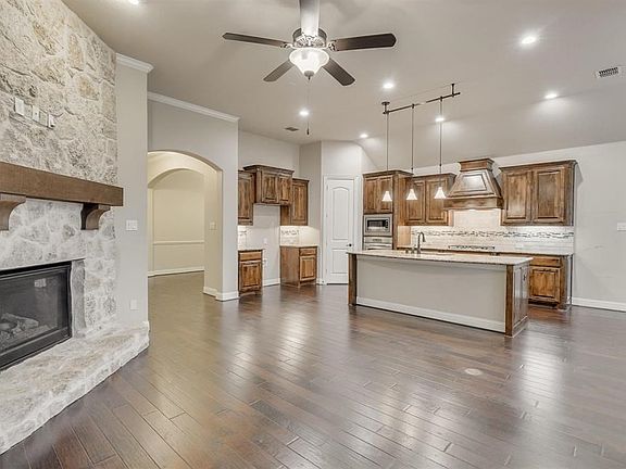 4th image of 2829 Earl Dr