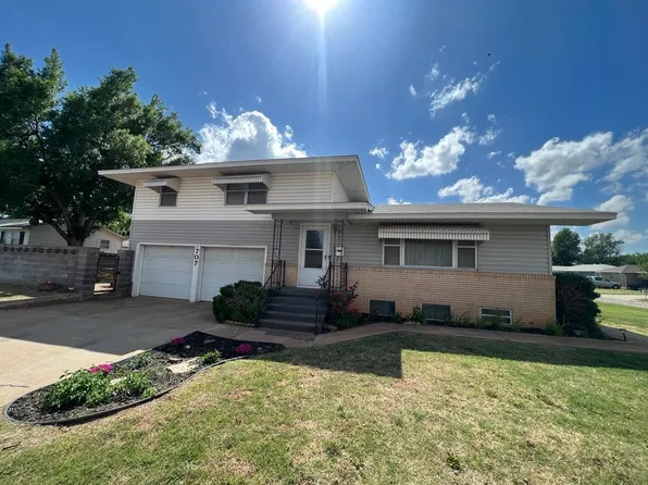 707 22nd St, Woodward, OK 73801