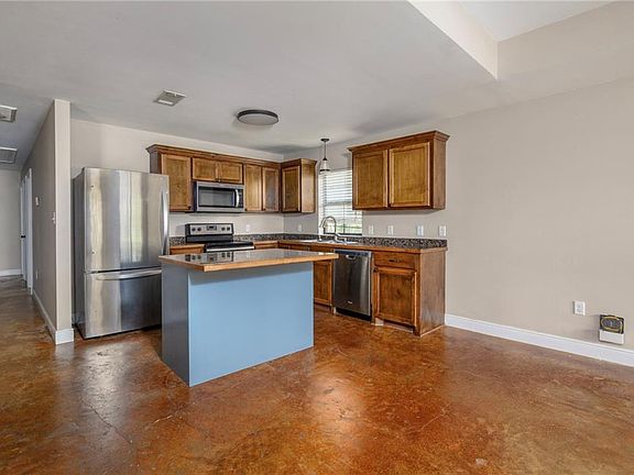 5th image of 2151 Boyce St
