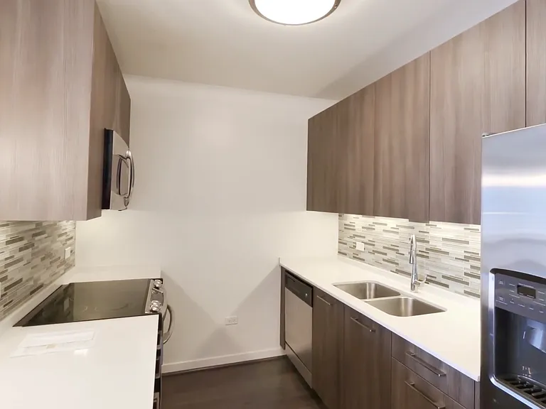 414 N Orleans St #2411 — Photo 2