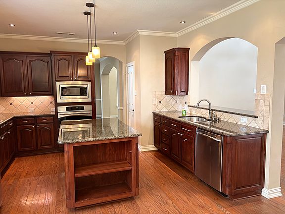 5th image of 3405 Hillpark Ln