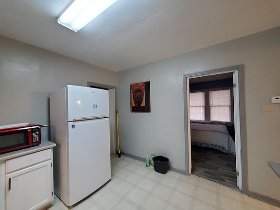 5th image of 120 E Baylor