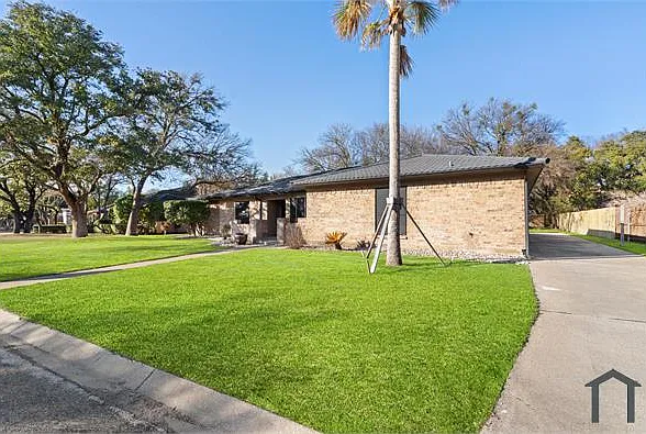 4 bed, 2449 sqft, $3,000 — Photo 3