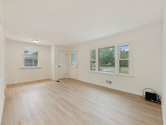 5th image of 11581 Kumquat St NW