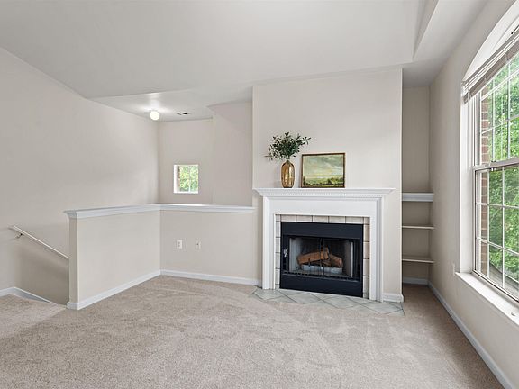 5th image of 1055 Weybridge Ct