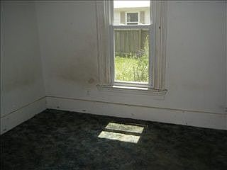 3rd image of 913 Wilson Ave