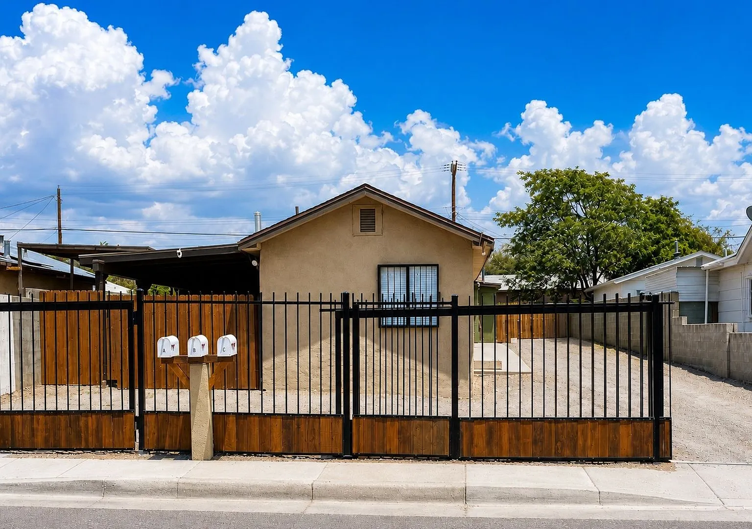 Comfortable home in Albuquerque — Photo 1