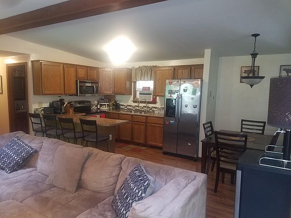 3rd image of 33 Sunshine Dr